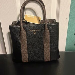 Michael kors messenger bag black and brown signature new still with tag